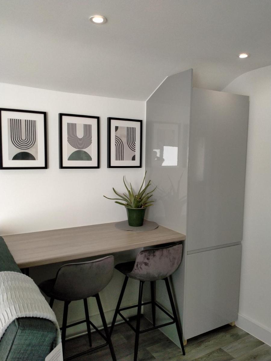 Carriage Lodge - Stunning Apartment with parking - Housity