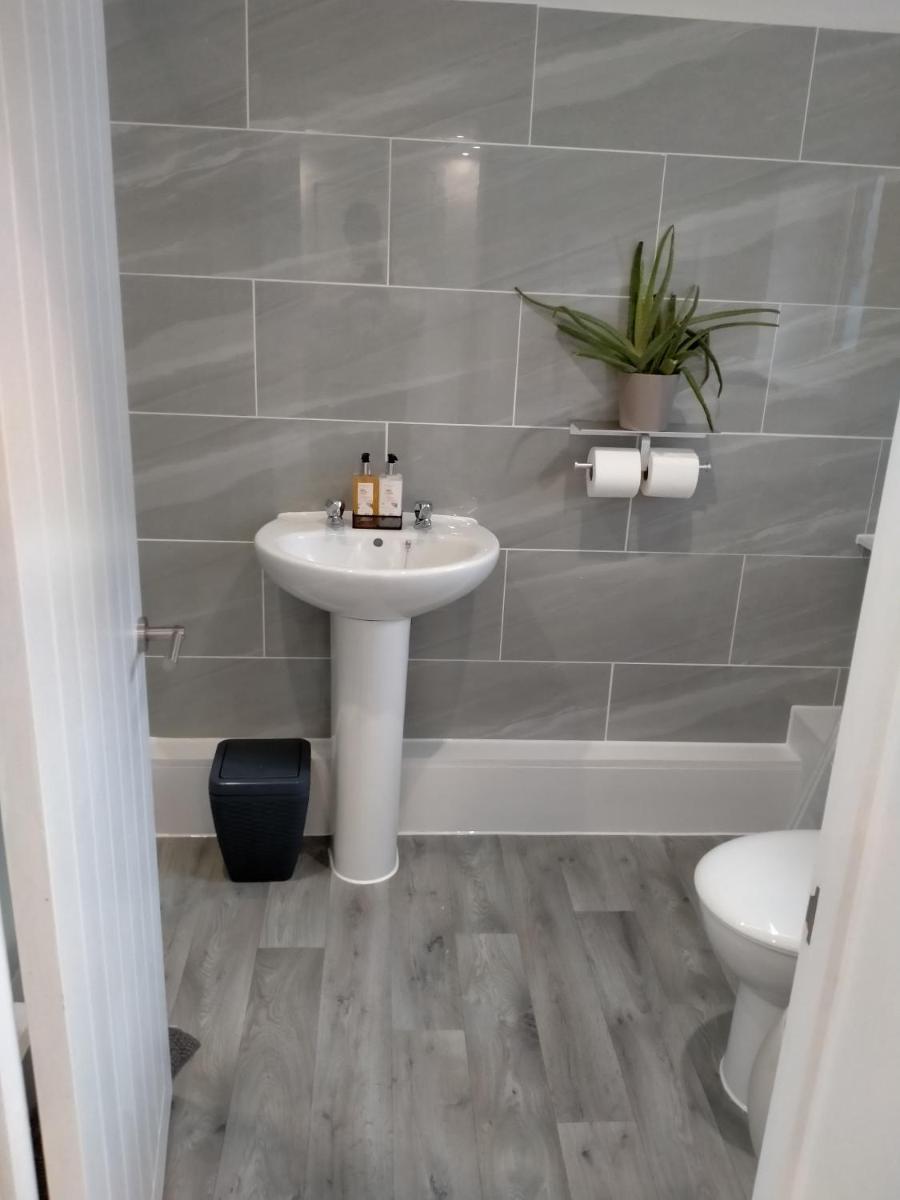 Carriage Lodge - Stunning Apartment with parking - Housity