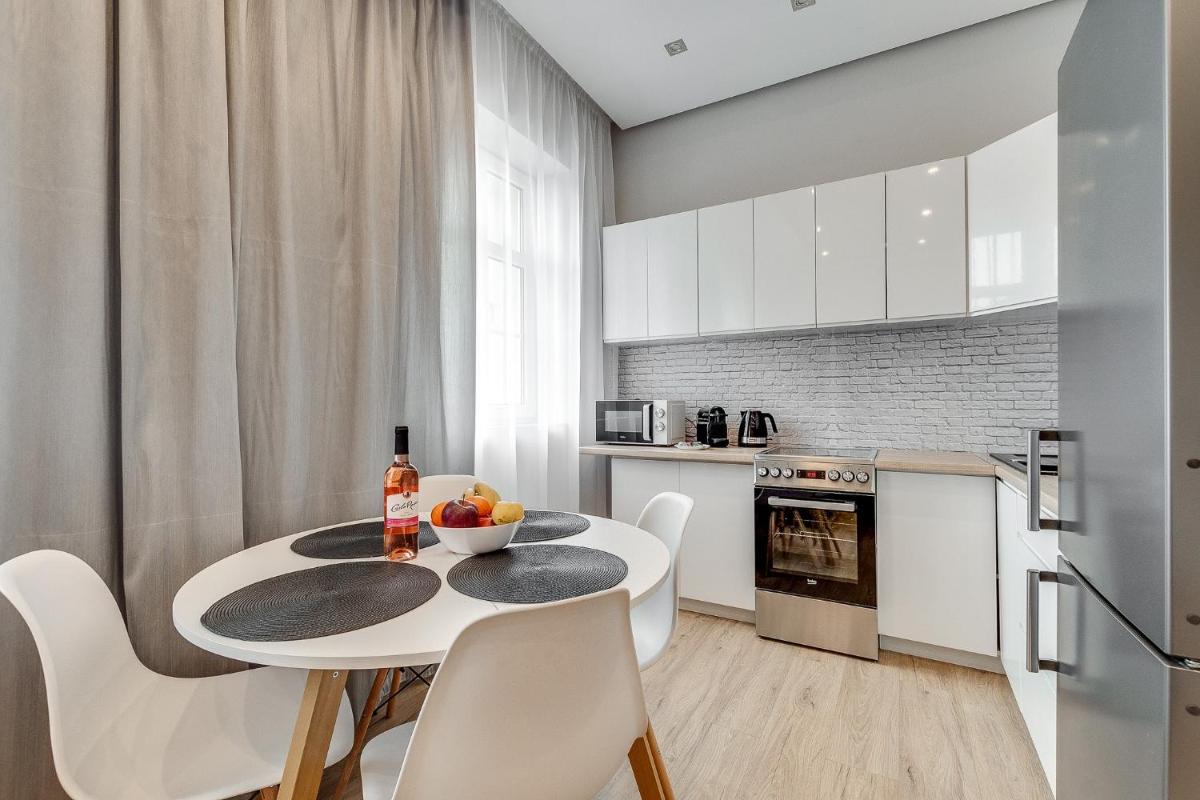 Central Platinum Apartments 28 z balkonem - Housity