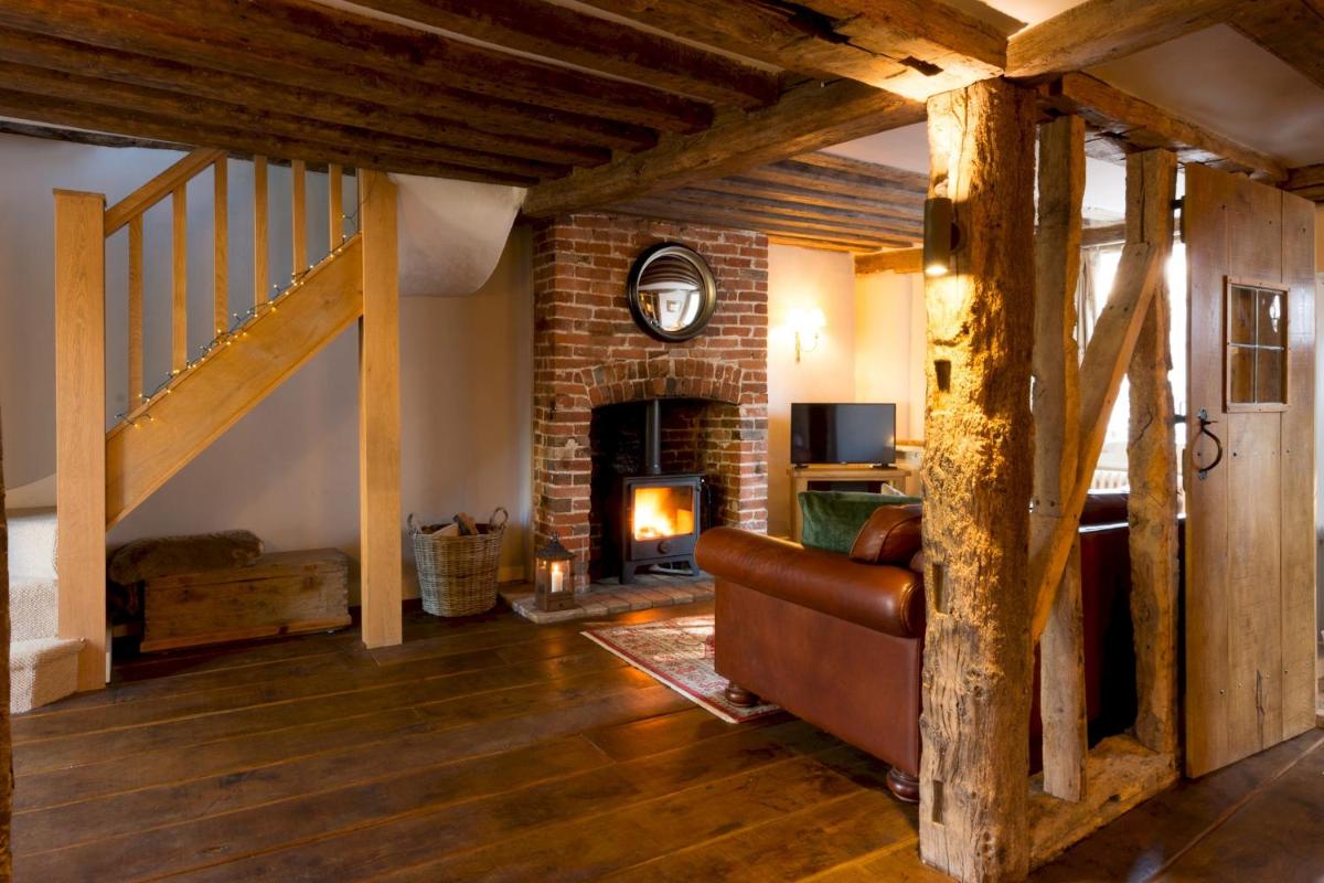 Miller Cottage a luxury 1550's cottage in the Historic centre of Saffron Walden - Housity