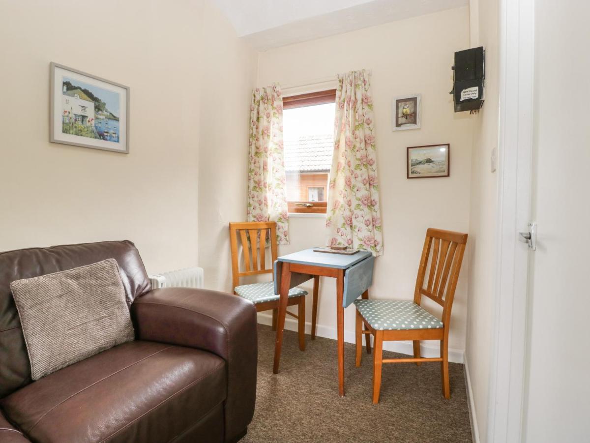 The Wagtails No3 - Housity