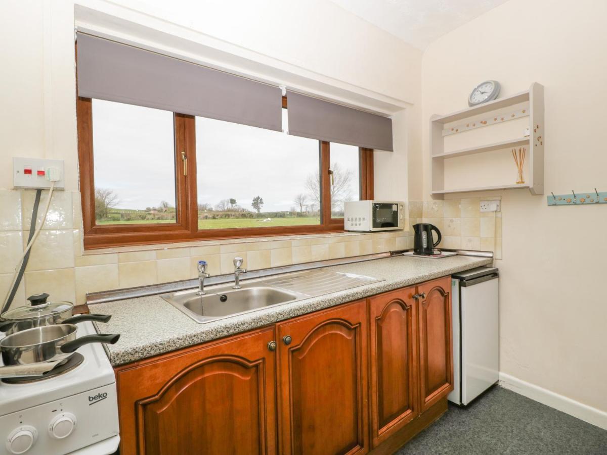 The Wagtails No3 - Housity
