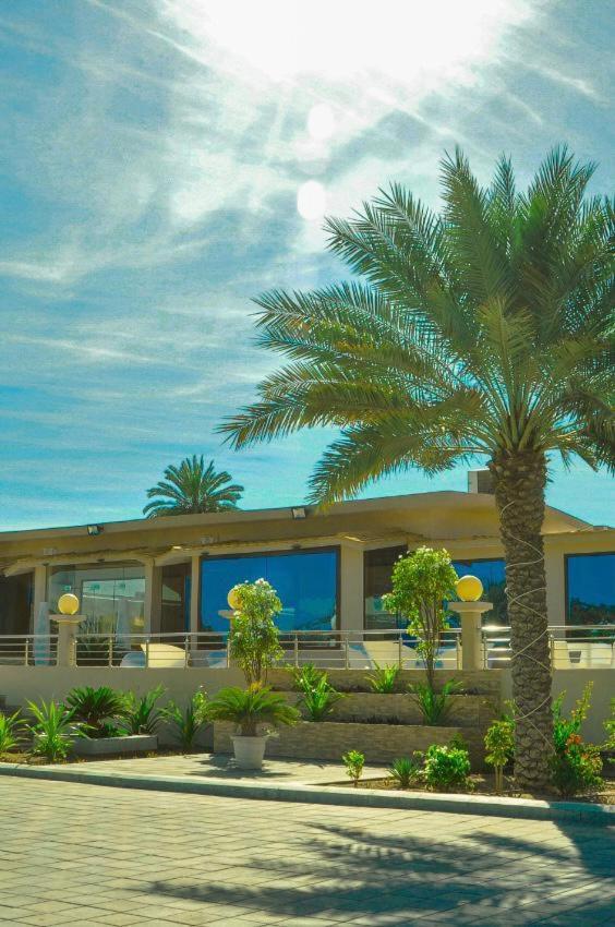 AK Luxury Farm House - Housity