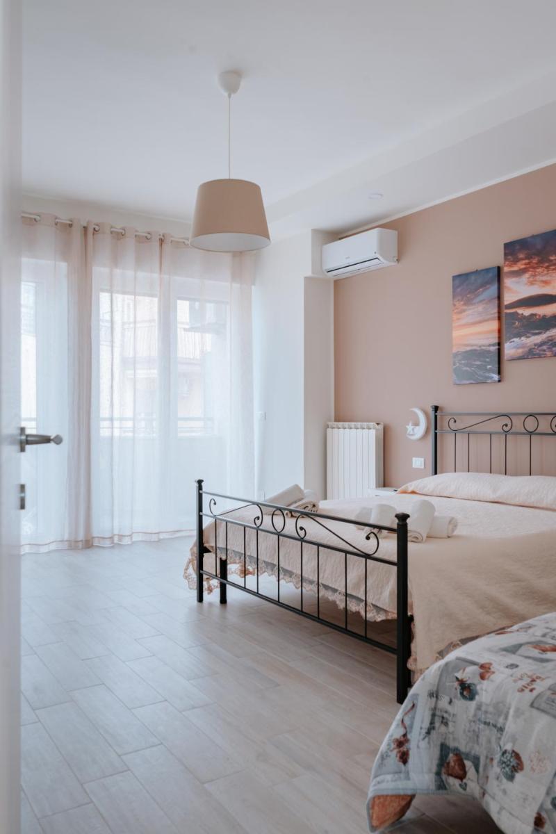 DONNA APOLLONIA home holiday - Hizvo