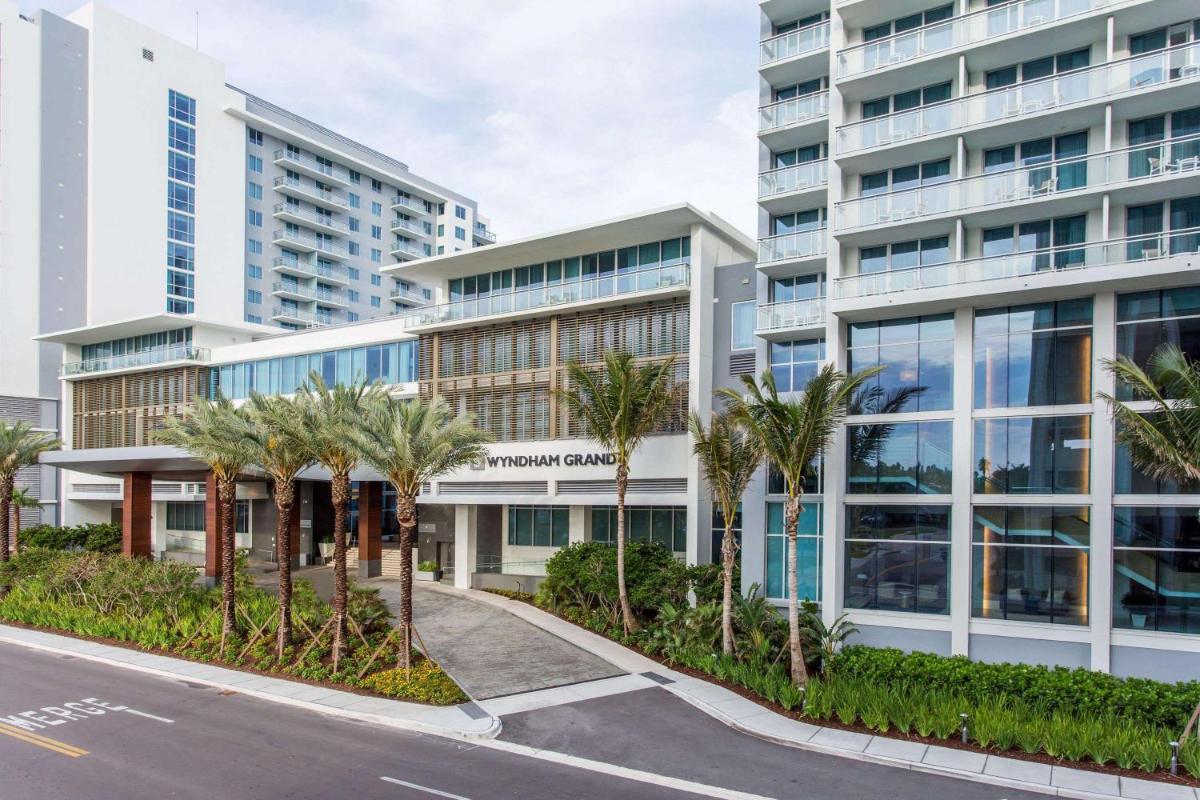 Wyndham Grand Clearwater Beach - Housity