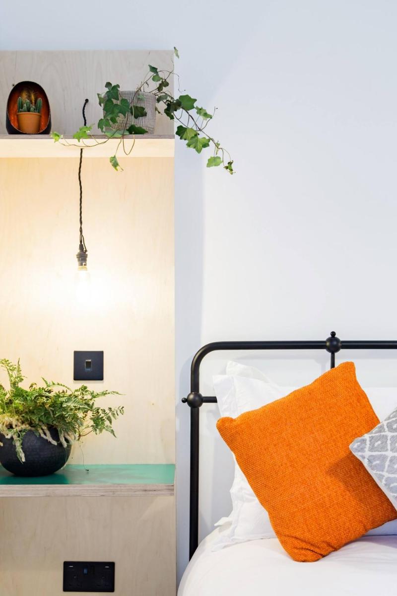 The Plywood Flat, Modern Style In A Traditional Tenement - Housity