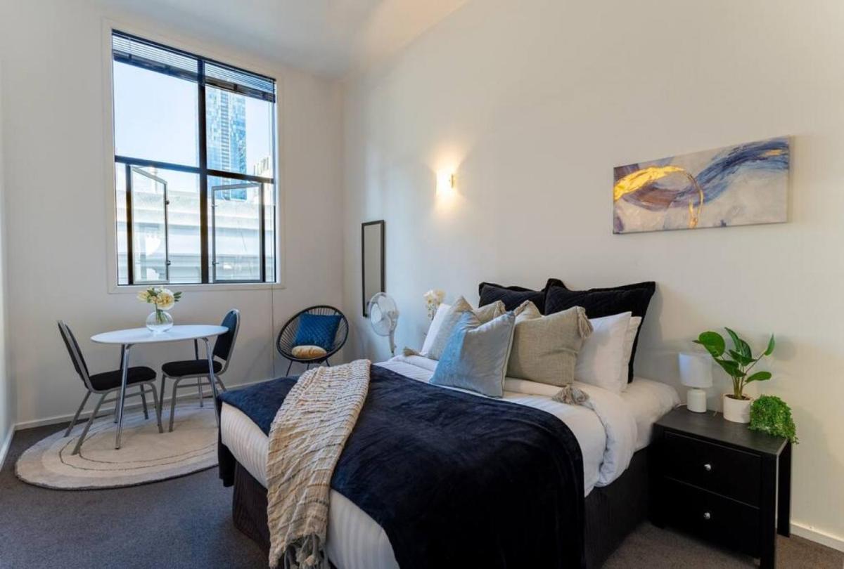 Bright CBD Studio -Near SkyTower - WiFi - Cityscape - Housity