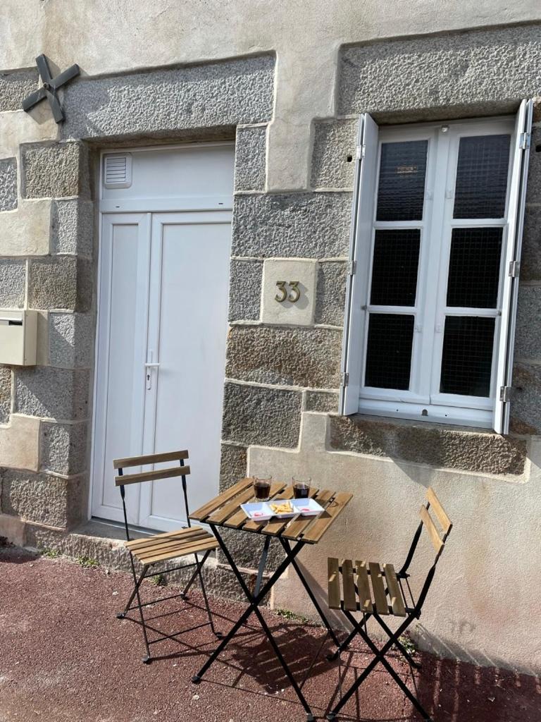 STUDIO HYPERCENTRE à 1 MN PLAGE ET DES PORTS - Housity