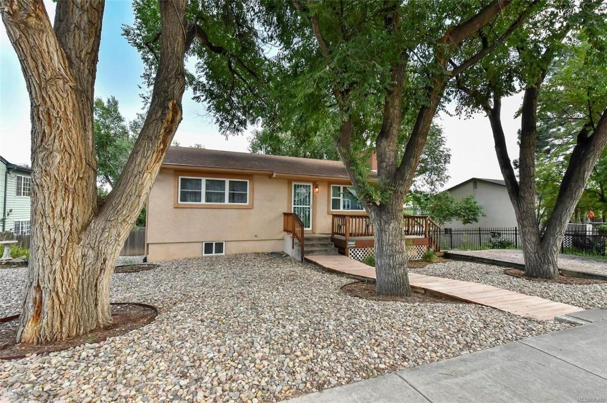 North of Sodermann Park Centrally Located 2/1 Upstairs of House - Housity