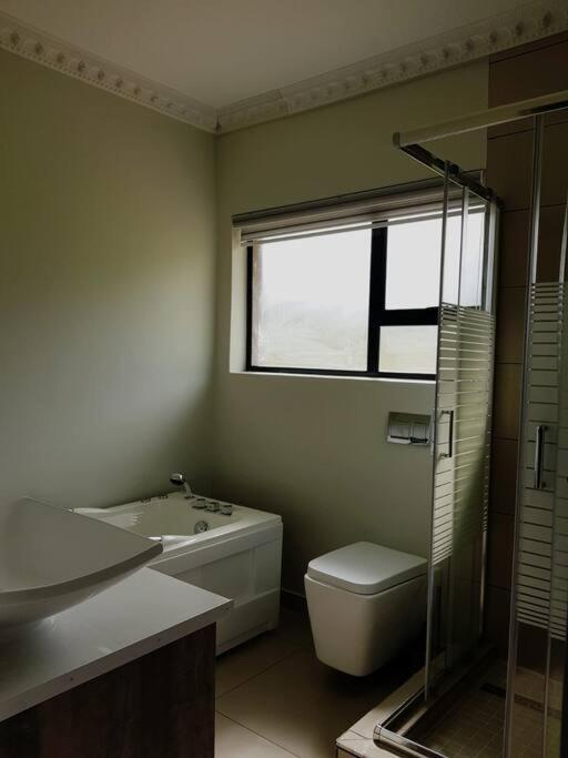 8sIndoor indoor pool4 bedroom villaGreat view and backup power - Housity