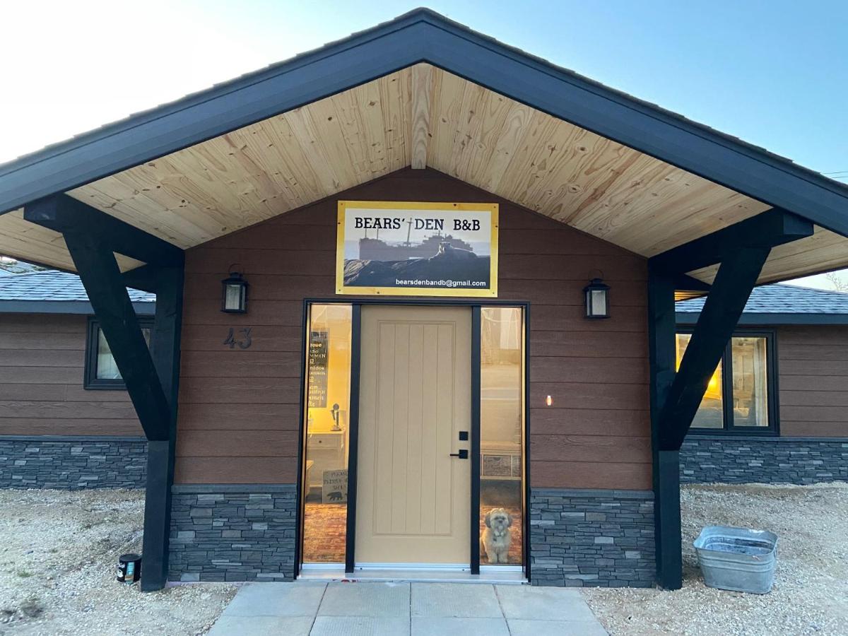 Bears Den Guest House - Housity
