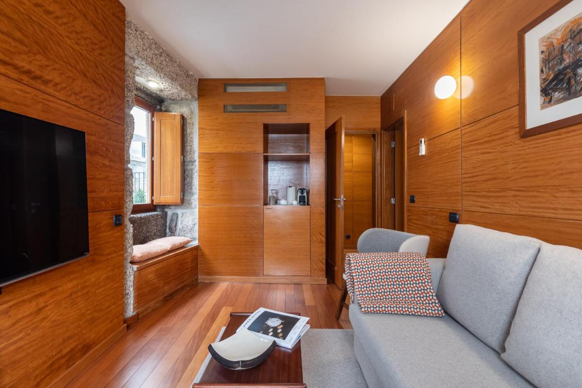 Uma televisão e/ou sistema de entretenimento em Casas Da Lapa, Nature & Spa Hotel