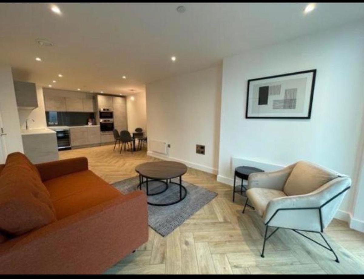 Brand New Luxury Manchester City Centre 2 Bed Apartment Skyline Views - Hizvo