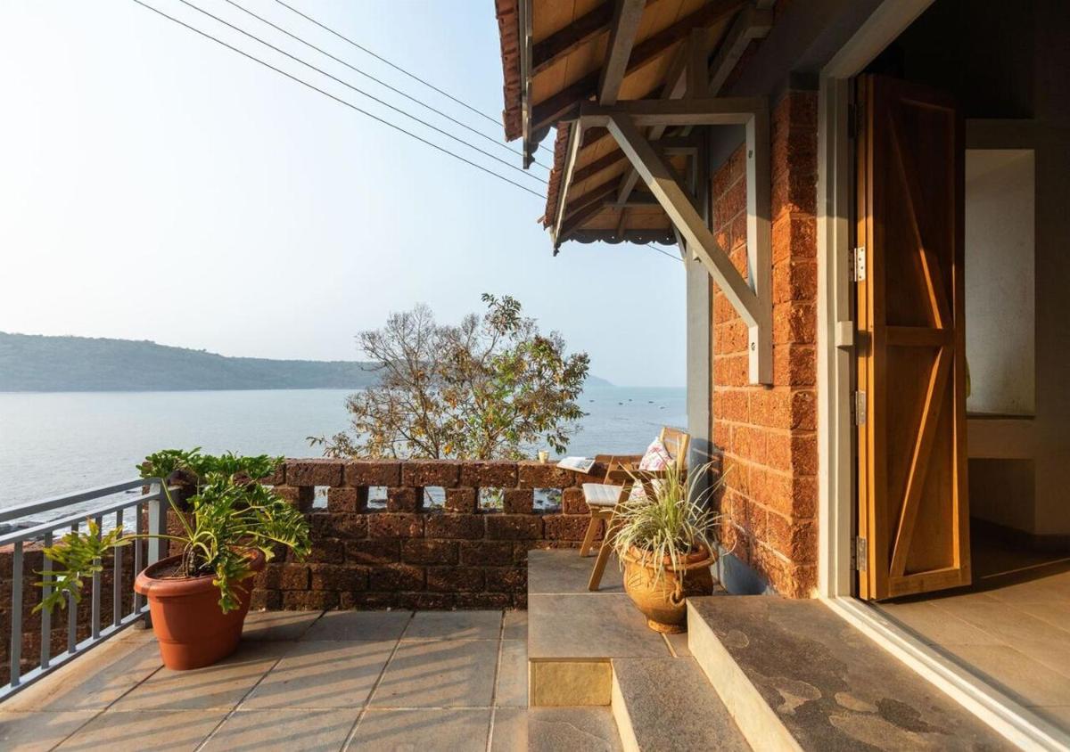 SaffronStays Crescent Bay, Palshet - Housity