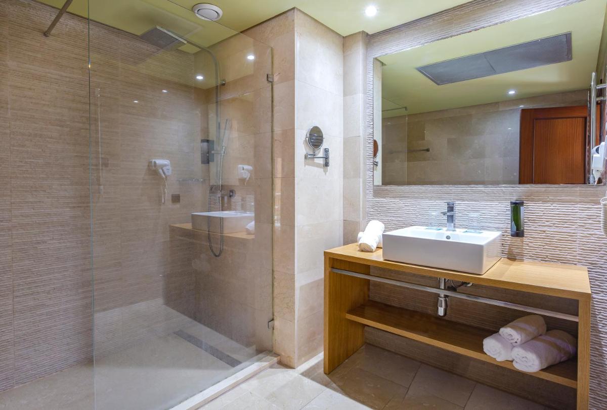 Un baño de Marins Playa
