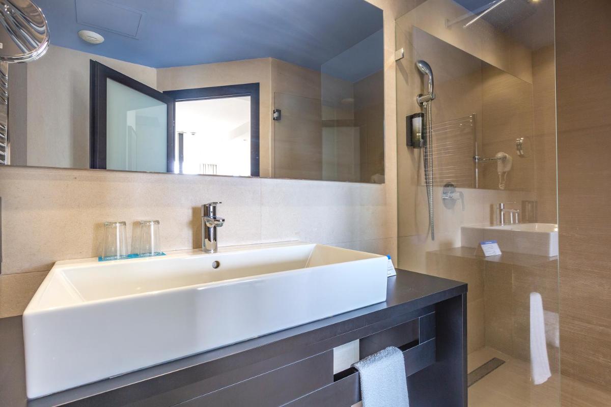 Un baño de Marins Playa