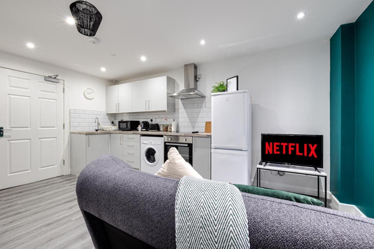 Cosy Modern APT in Heart of Stockport - Sleeps 4 - Housity