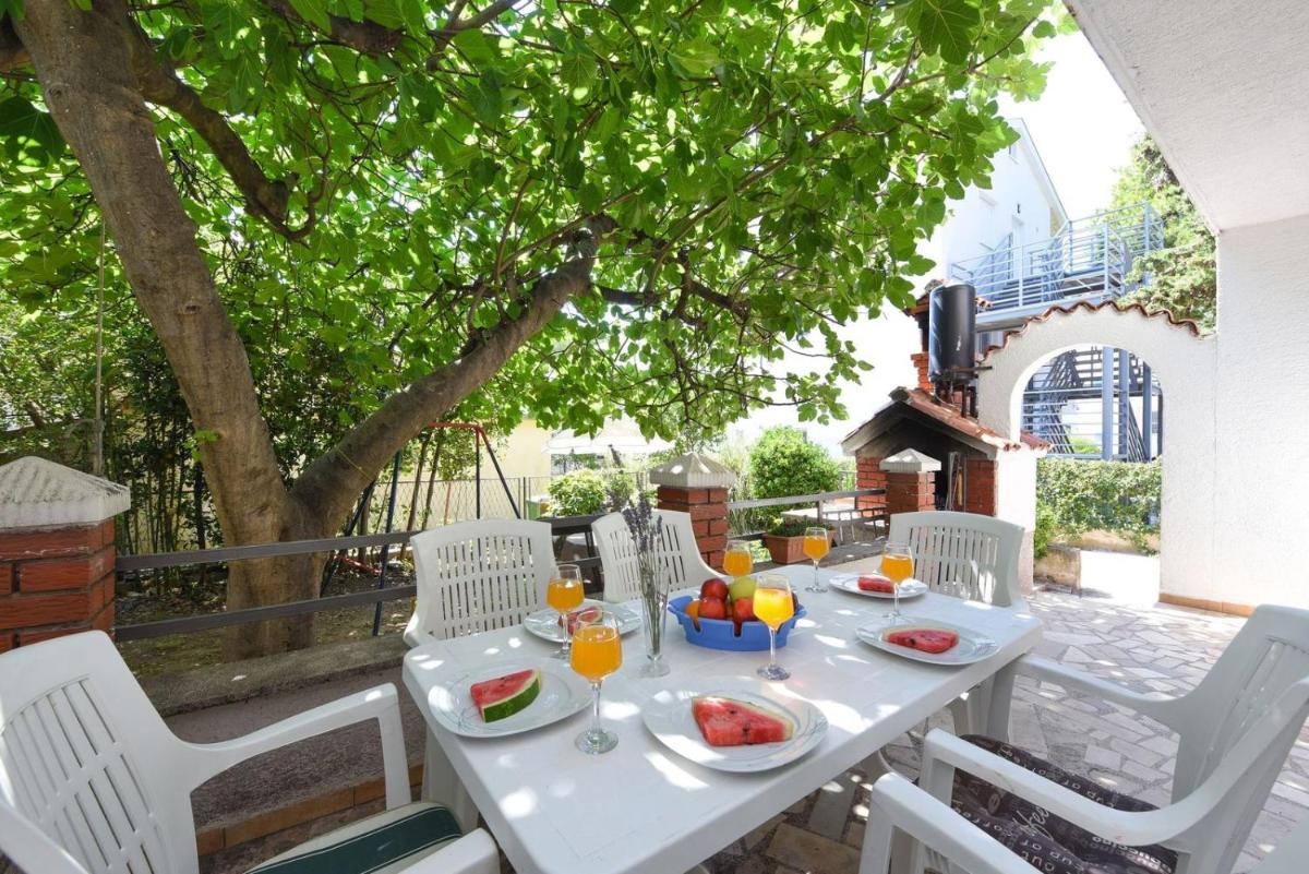 VACATION HOUSE BIBINJE ZADAR - Housity