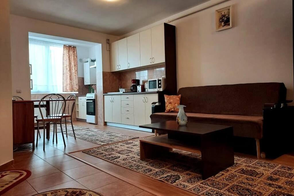 Suitetrails - Spacious quiet flat, free parking included