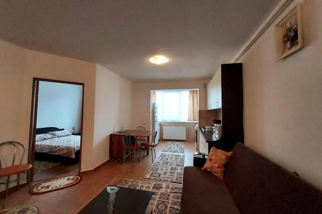 Suitetrails - Spacious quiet flat, free parking included