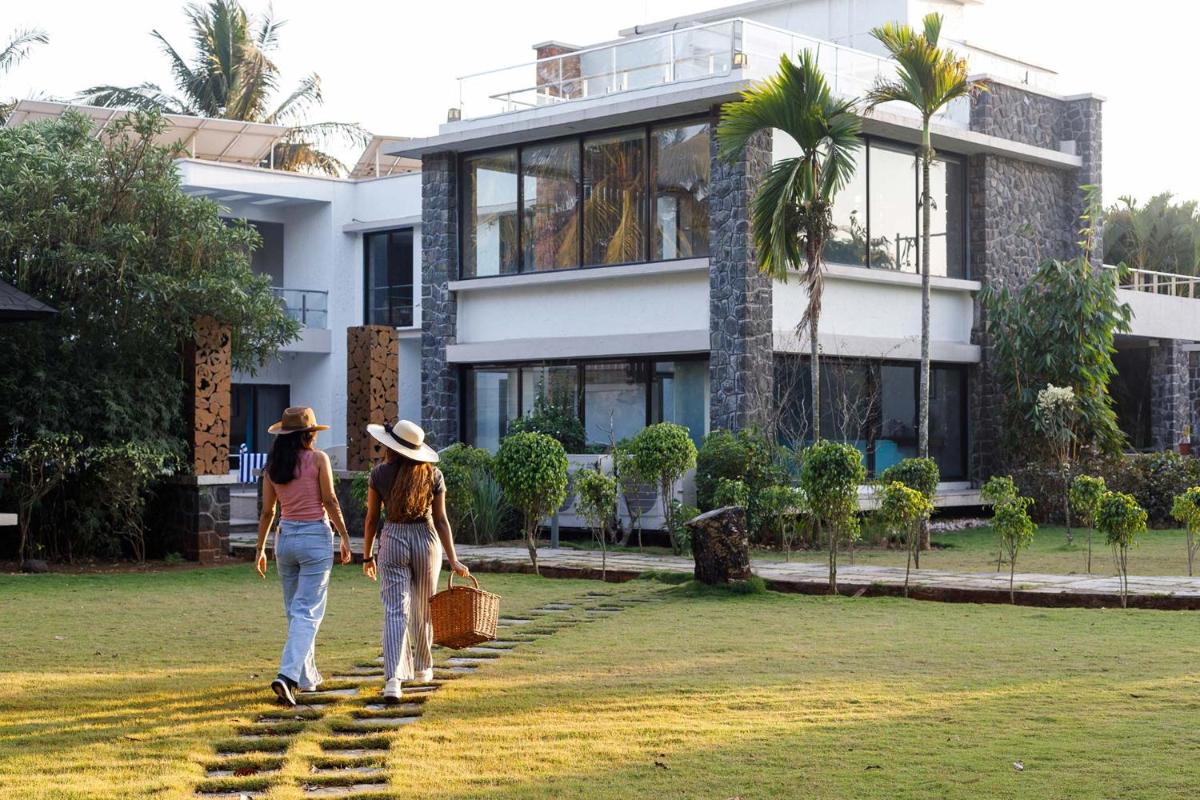 Our Beloved Summer by StayVista - Offering a swimming pool, expansive lawn, badminton court and indoor games - Housity