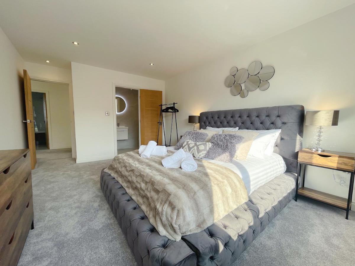 Luxurious 7 Bedroom House in Didsbury, Manchester - Housity