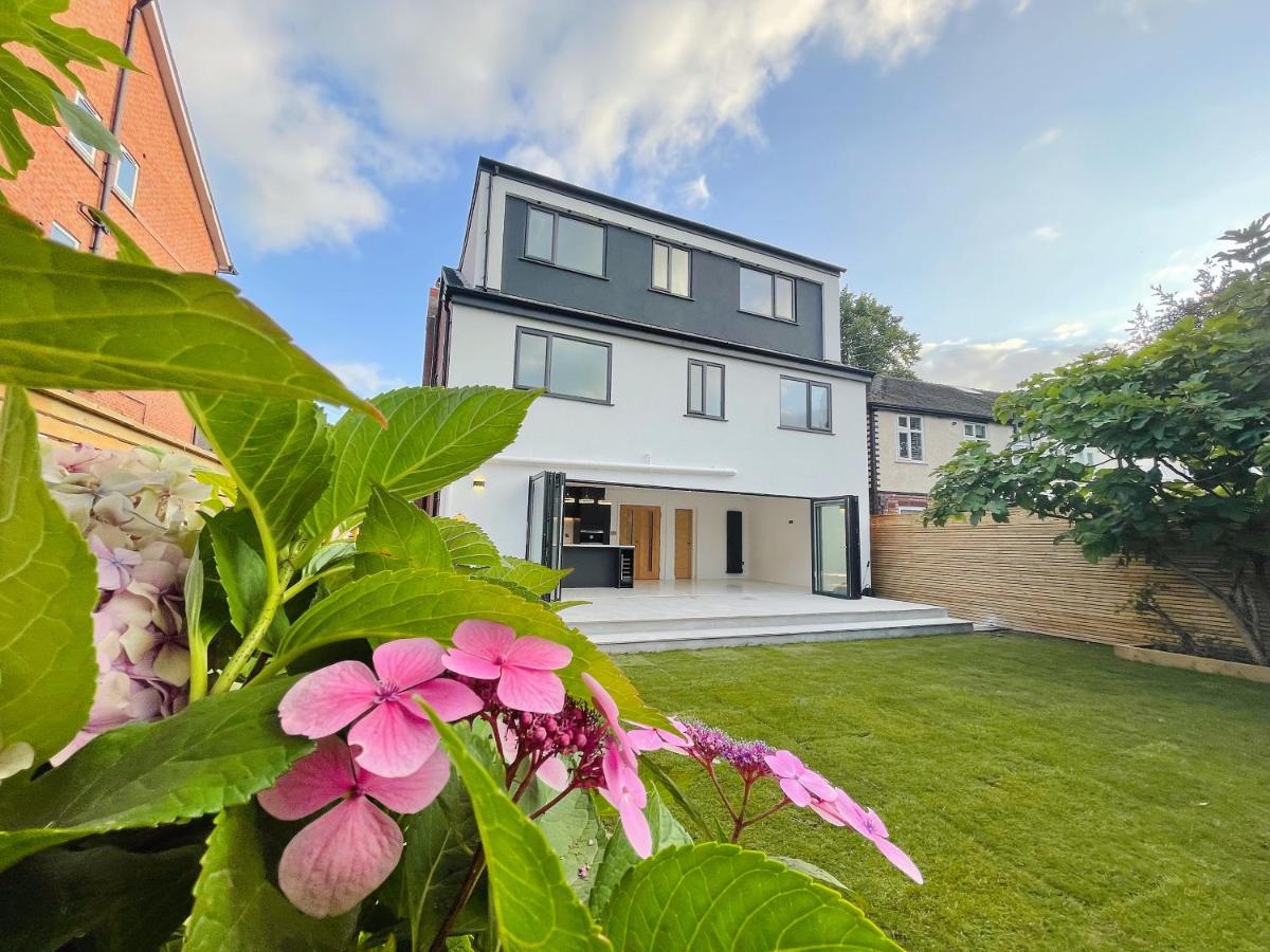 Luxurious 7 Bedroom House in Didsbury, Manchester - Housity