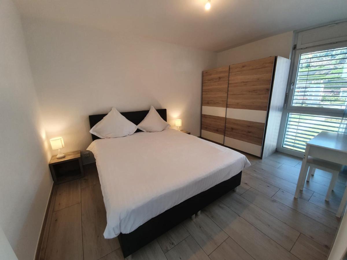 The Blackbird (Le Merle) - Housity