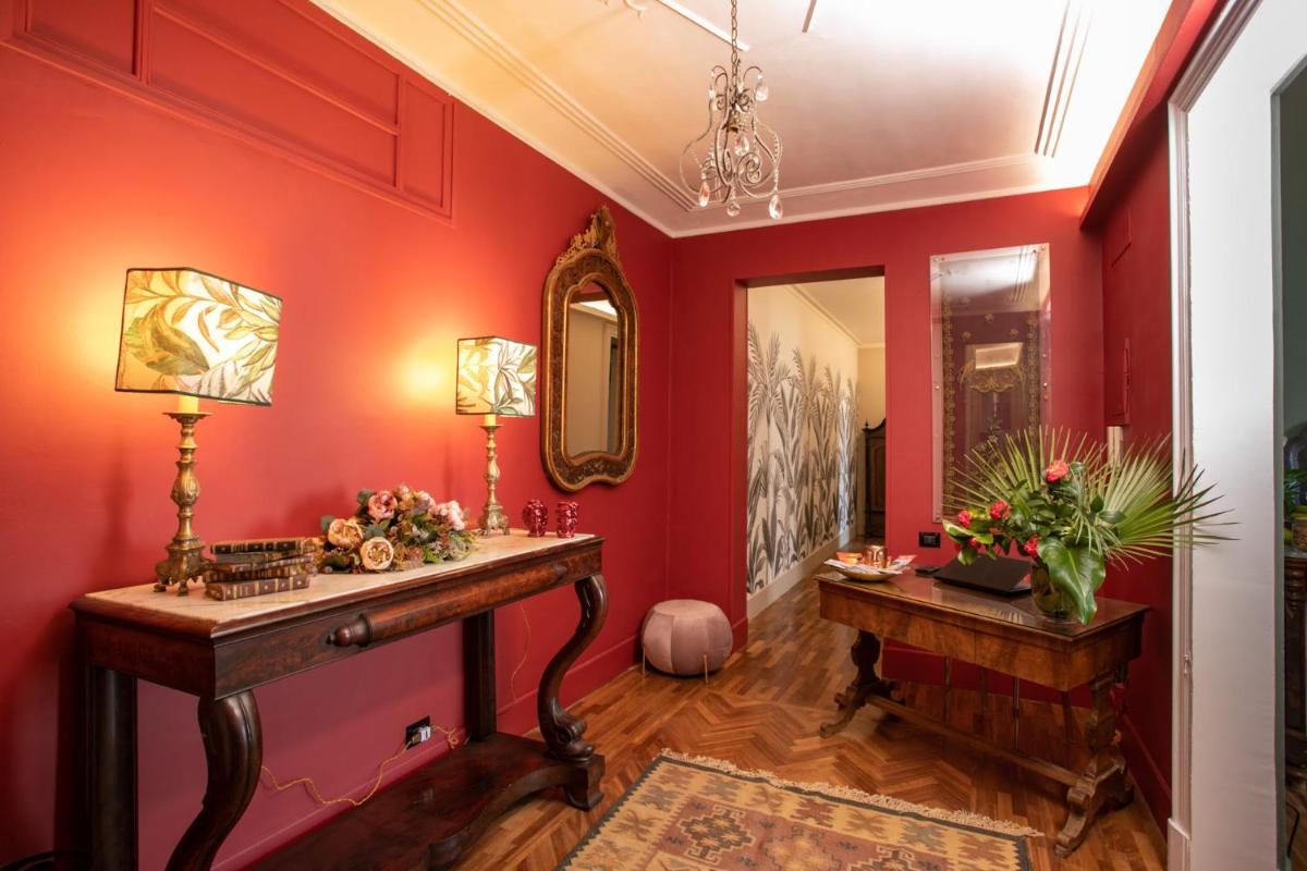 81 Suite and Breakfast - Housity