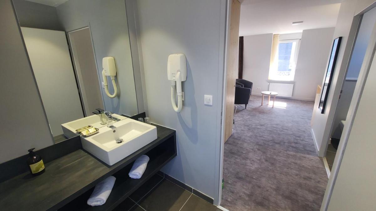 Salle de bains dans l'établissement Le Castelet