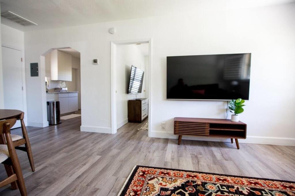Historic home walking distance to everything 1 - Housity