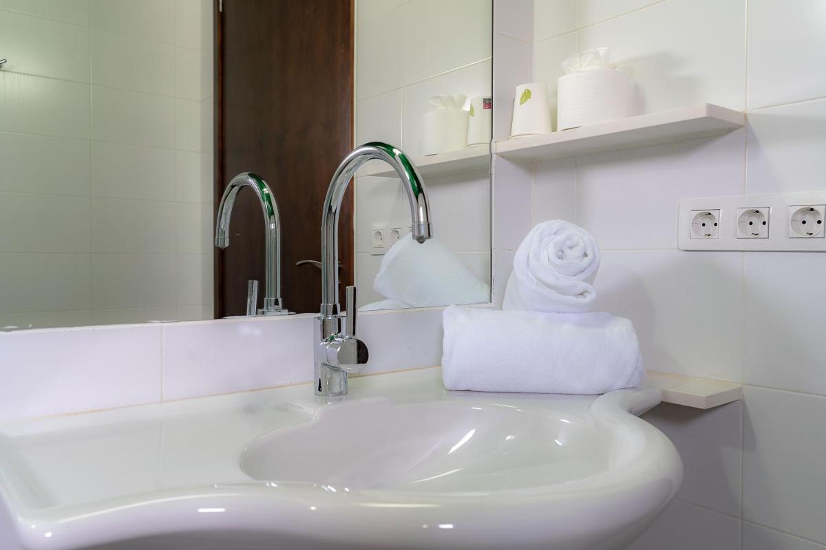 Un baño de Casas Heddy, Well-being Resort