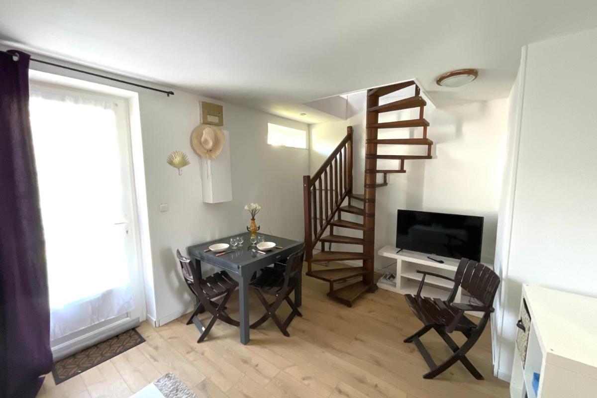 House With Garden In The Centre And Near Beach - Housity