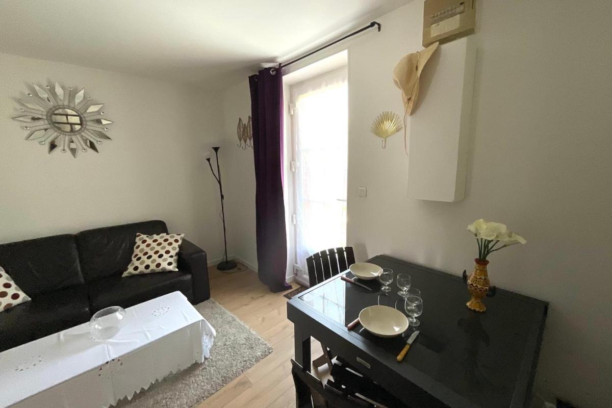 House With Garden In The Centre And Near Beach - Housity