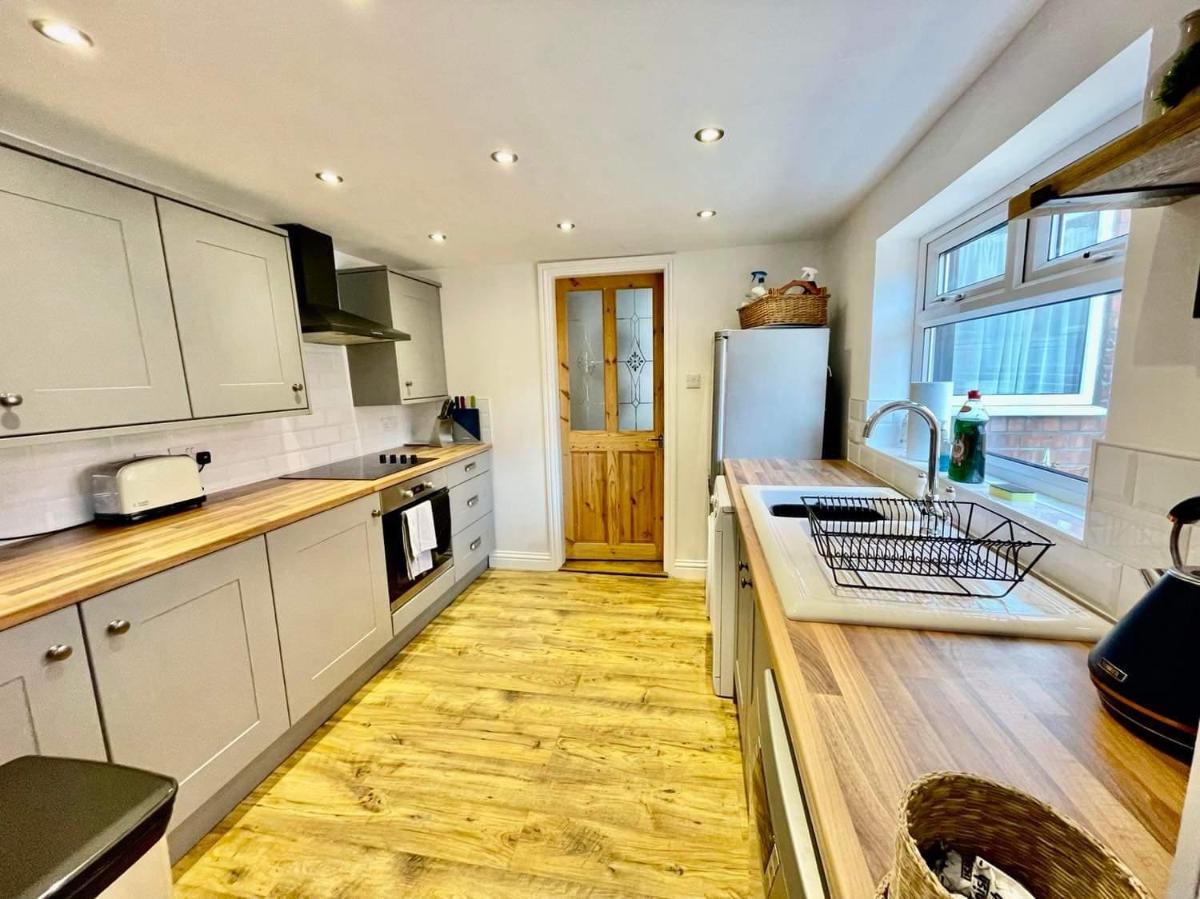 Spacious 3 bedroom retreat for professionals - Housity