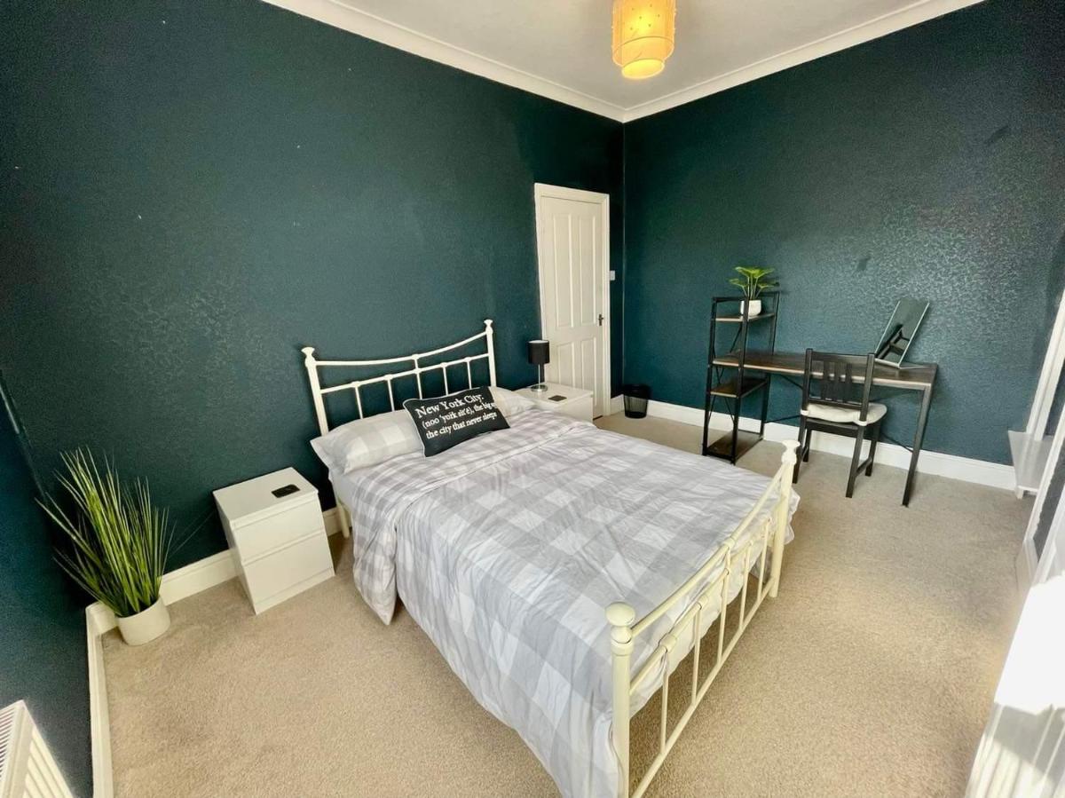 Spacious 3 bedroom retreat for professionals - Housity