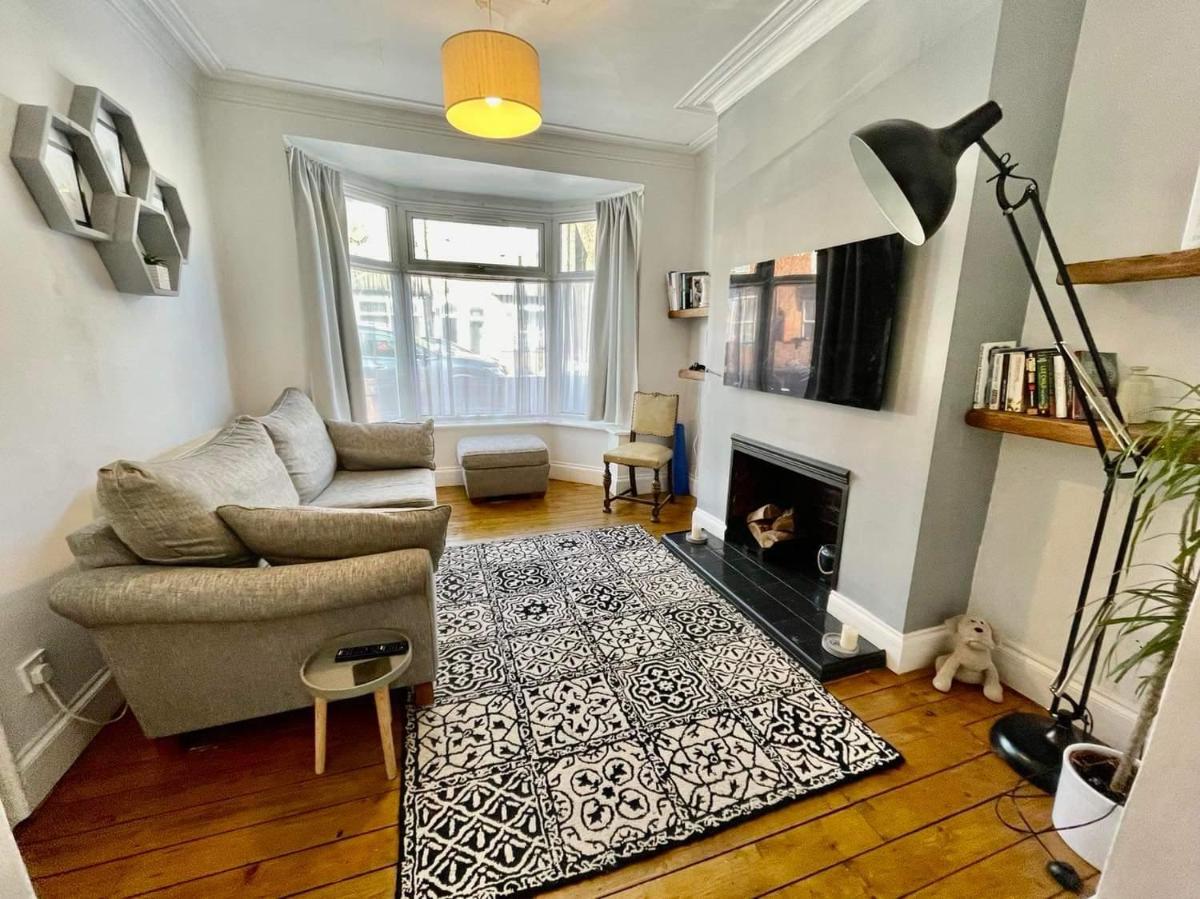 Spacious 3 bedroom retreat for professionals - Housity
