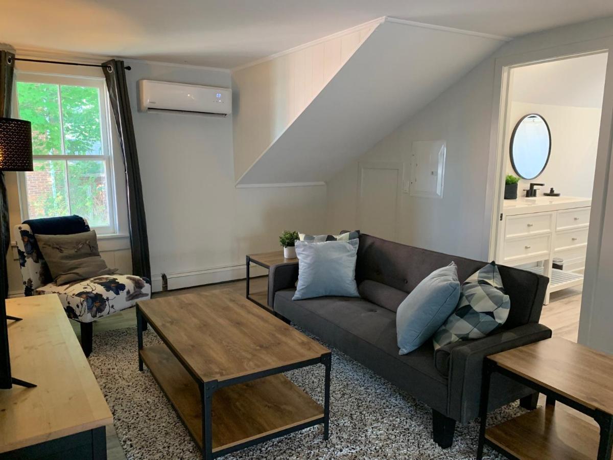 County Cove - Bloomfield Suite - Housity