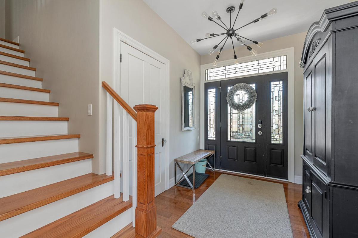 County Lakehouse - Housity