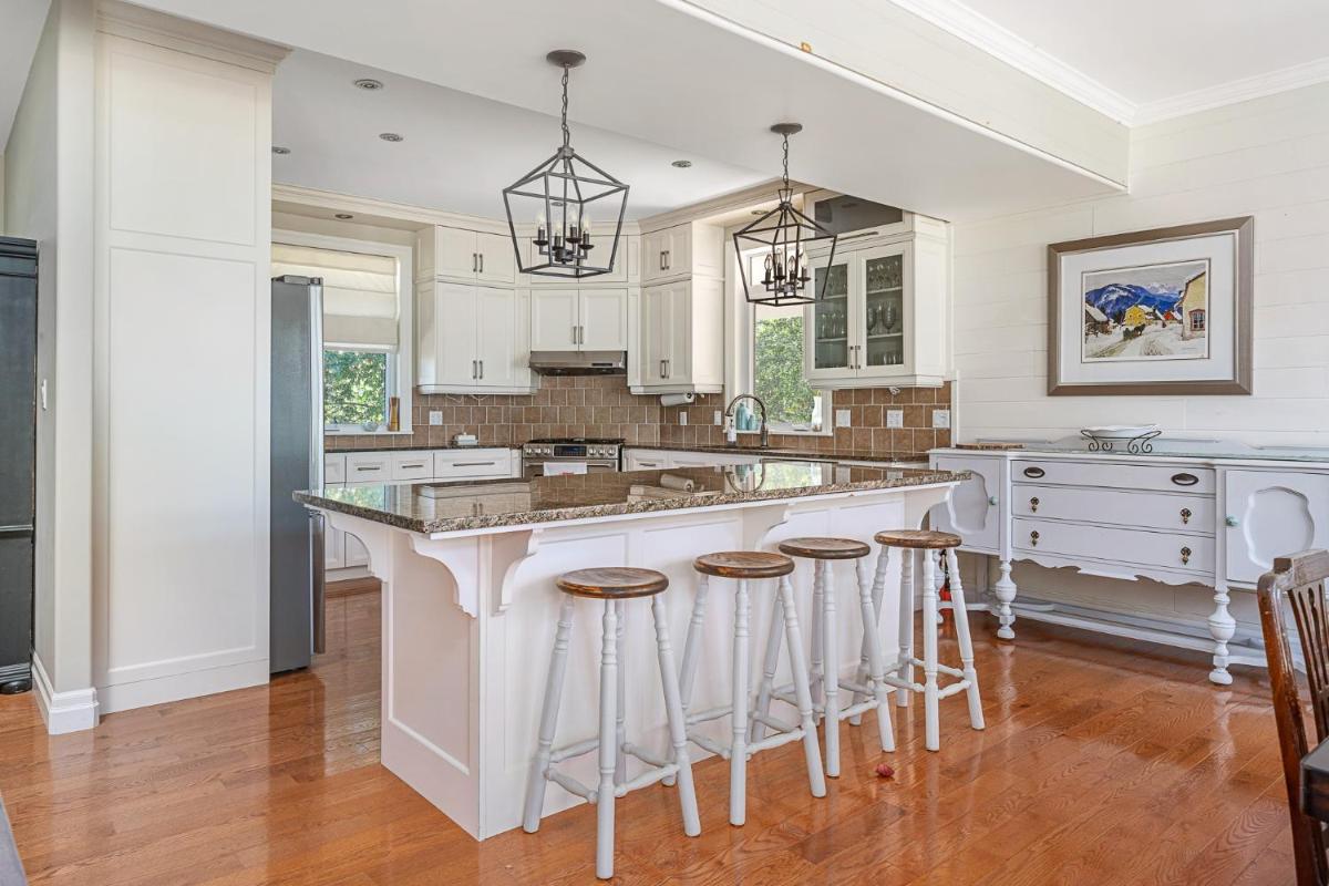 County Lakehouse - Housity