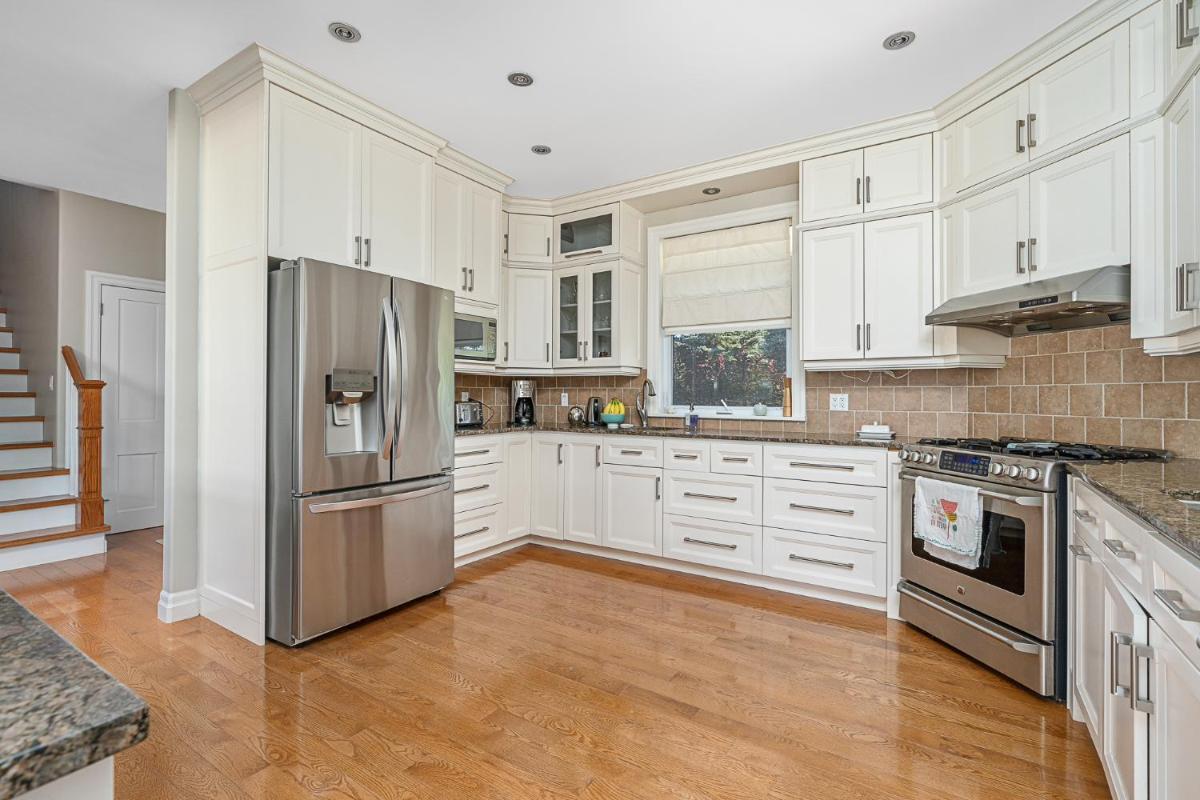 County Lakehouse - Housity