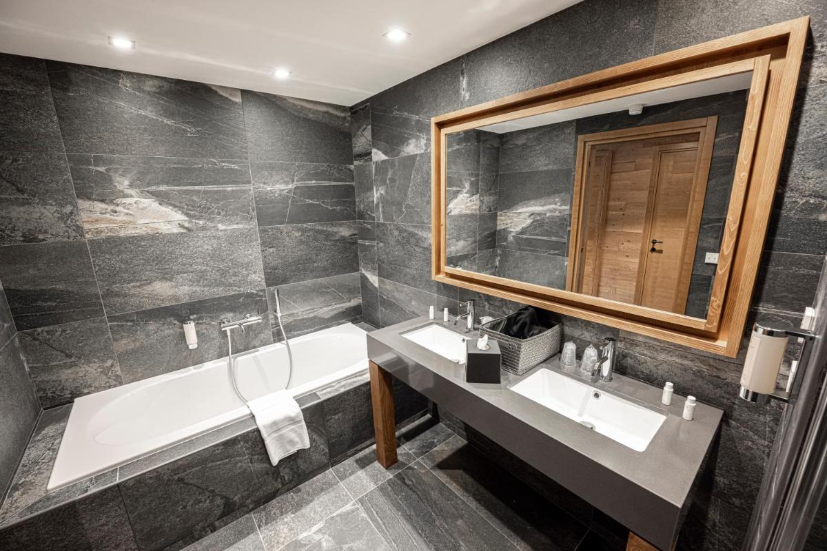 Salle de bains dans l'établissement Pure Montagne Resort & Spa