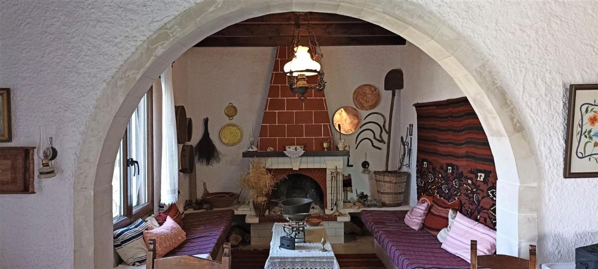 ALONI Cretan traditional house in Vamos Chania - Housity