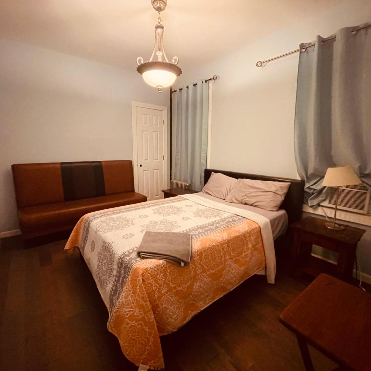 EWR AIRPORT MOTELCASA Guest House Newark NJ - Housity