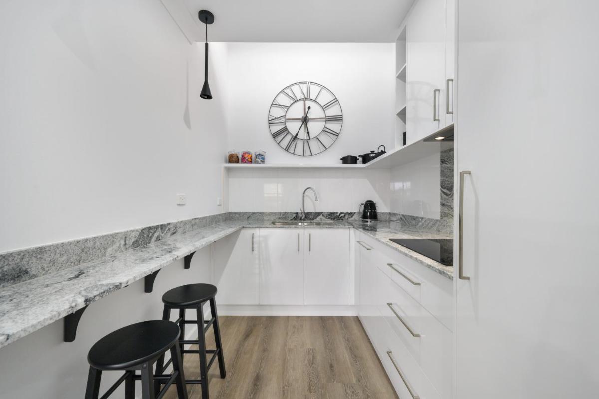 Comfort & Style - Luxurious Central Apartment - Housity