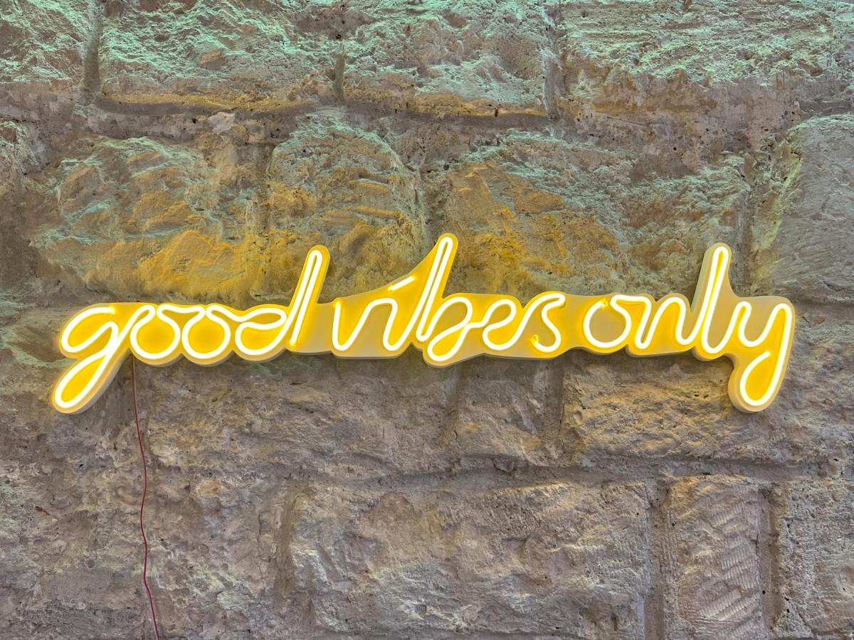 GOOD VIBES Luxurious Loft in Paris 11th, with AC & table football - Housity
