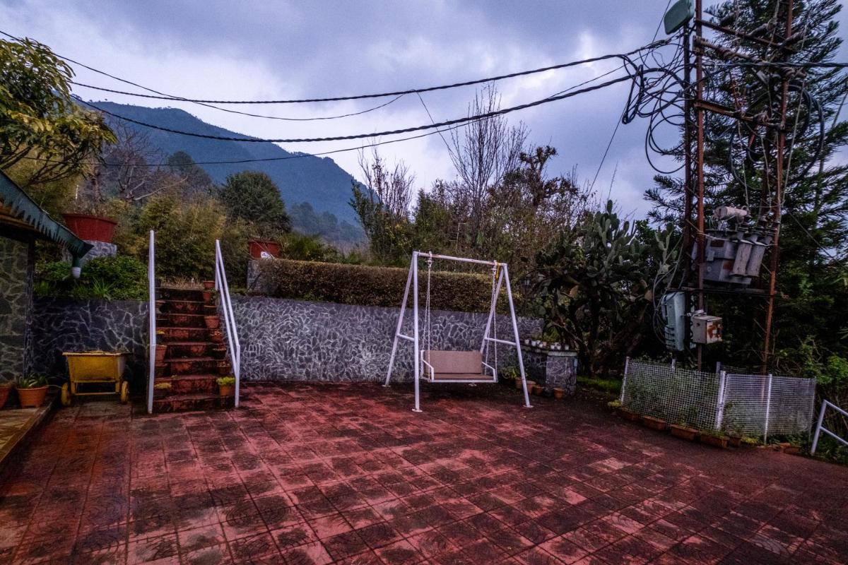 View-Topia Cottage, 2bhk w the view of Bhimtal Lake by Roamhome - Housity