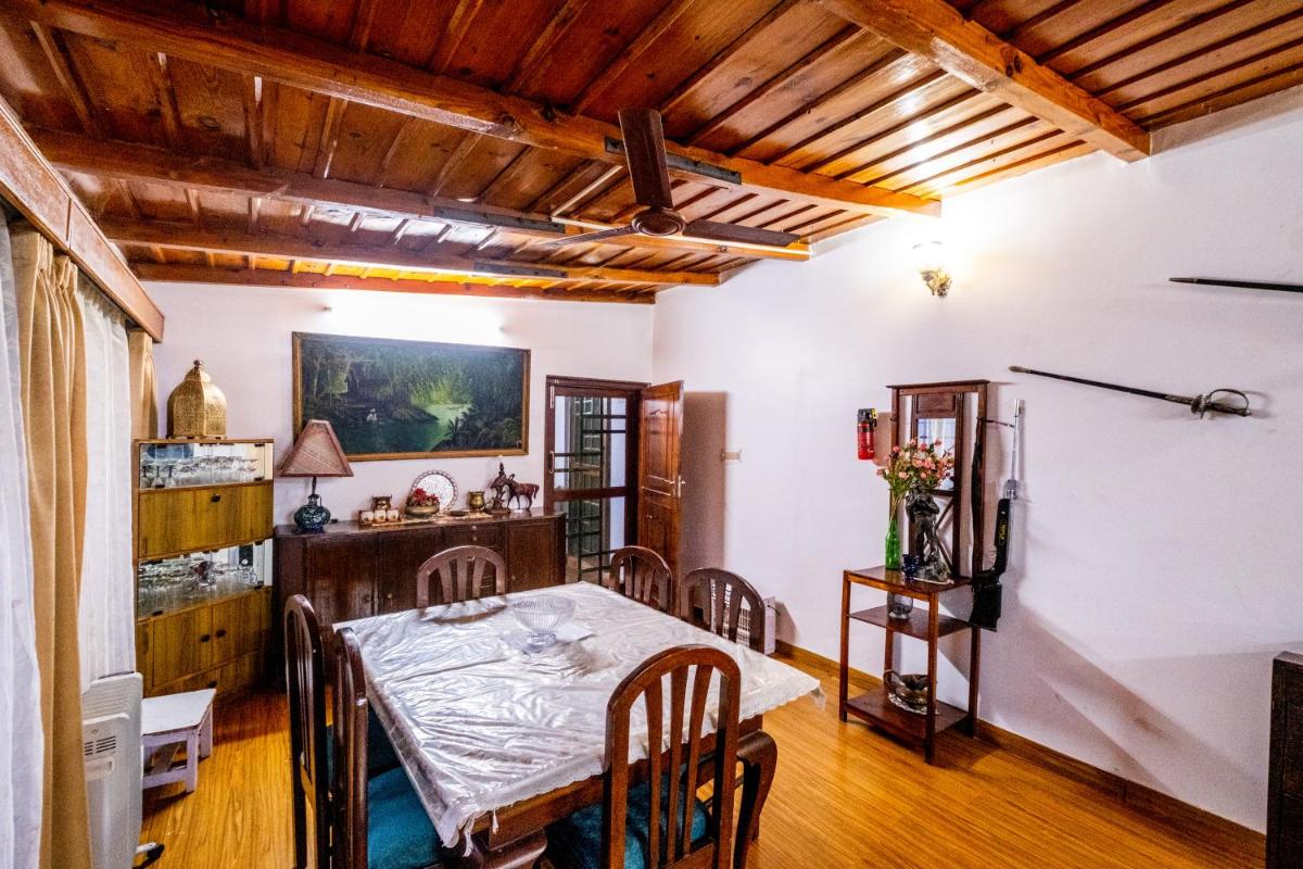 View-Topia Cottage, 2bhk w the view of Bhimtal Lake by Roamhome - Housity