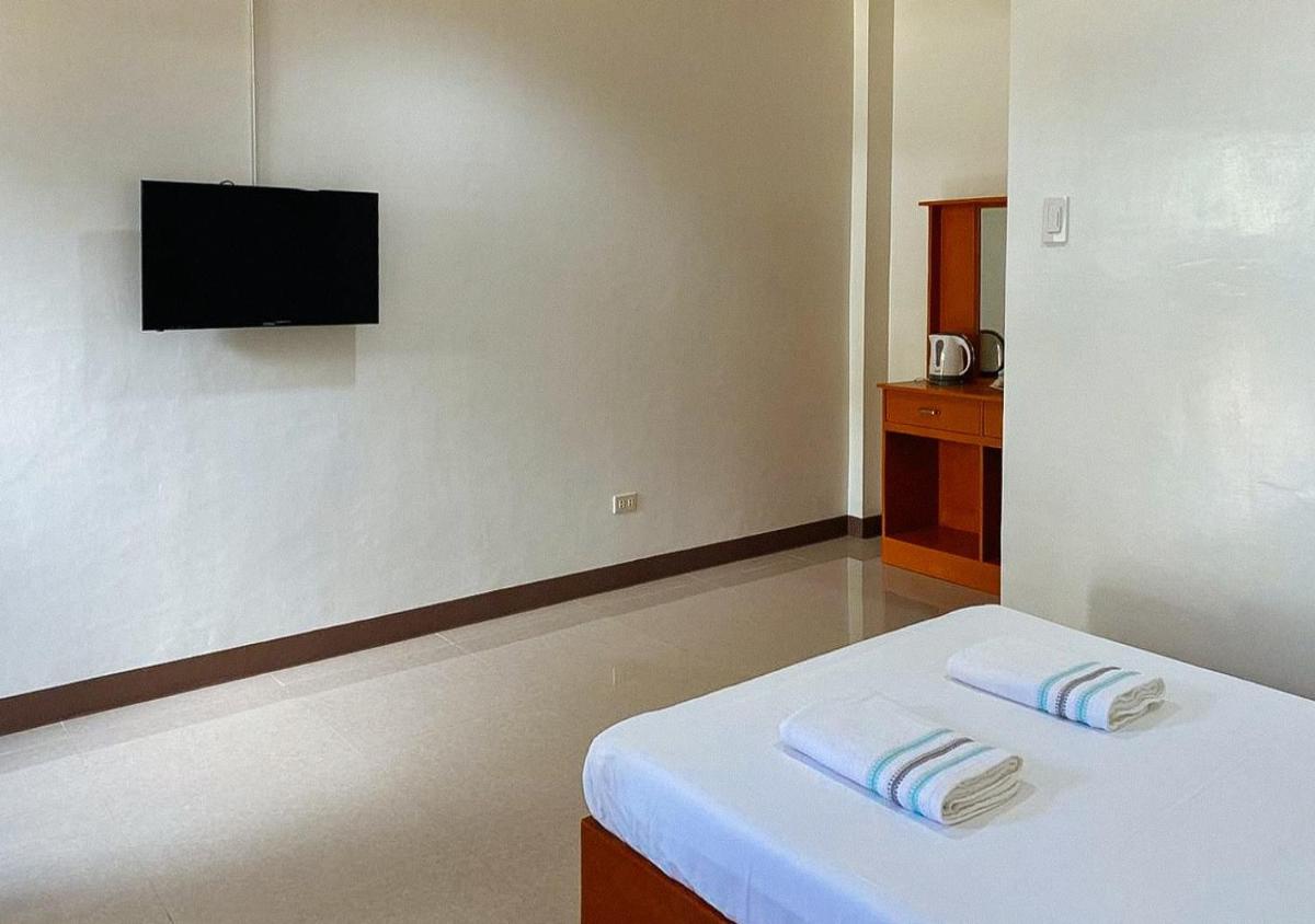 RedDoorz @ RGE Pension House near Kalanggaman Island - Housity