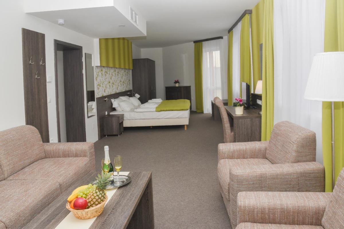 Oázis Wellness Panzio - Housity